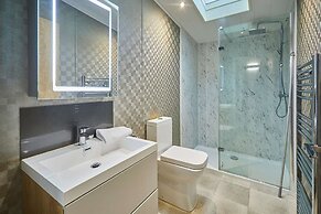 Host Stay Four Seasons Lodge