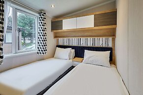 Host Stay Four Seasons Lodge