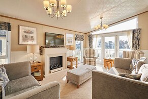 Host Stay Lakeside Gem Lodge