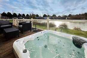 Host Stay Lakeside Gem Lodge
