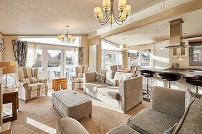 Host Stay Lakeside Gem Lodge