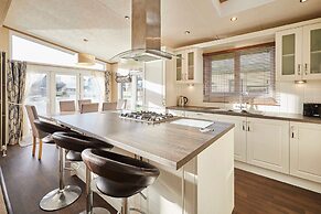 Host Stay Lakeside Gem Lodge