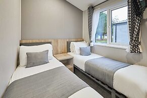 Host Stay Black Moorhen Lodge