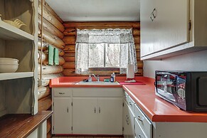 Quarter-acre Lander Cabin 7 Mi to Sinks Canyon