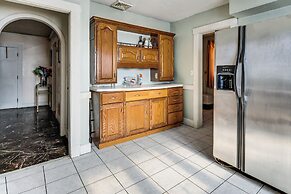 Walk to DW Field Park! Spacious Home w/ Deck