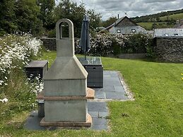 Middle Dean Farmhouse