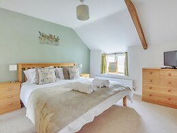 Middle Dean Farmhouse