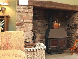 Middle Dean Farmhouse