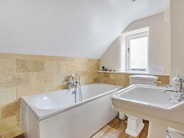 Middle Dean Farmhouse