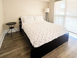 Toronto City Suites - Front St