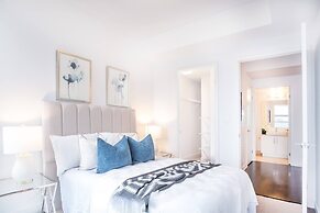 Toronto City Suites - Front St