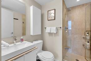 Toronto City Suites - Front St