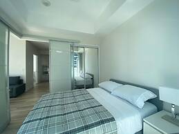 Toronto City Suites - Front St