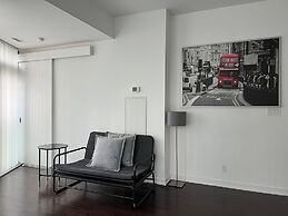 Toronto City Suites - Front St