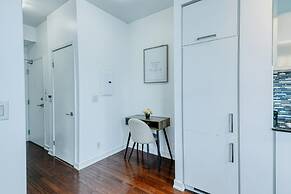 Toronto City Suites - Front St