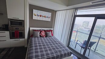 Toronto City Suites - Front St