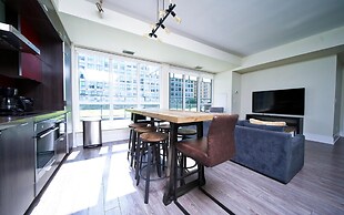 Toronto City Suites - Front St