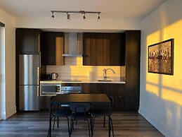 Toronto City Suites - Front St