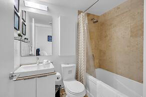 Toronto City Suites - Front St