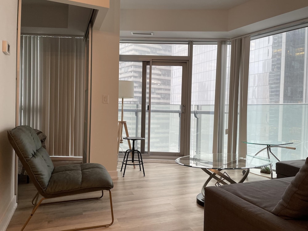 Toronto City Suites - Front St