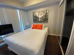 Toronto City Suites - Front St
