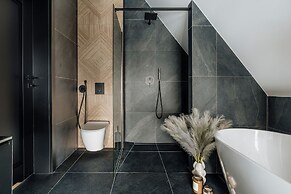 Crystal Pine Luxury Villas Jacuzzi&Sauna