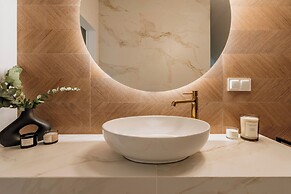 Crystal Pine Luxury Villas Jacuzzi&Sauna
