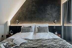 Crystal Pine Luxury Villas Jacuzzi&Sauna