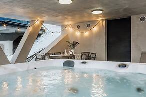 Crystal Pine Luxury Villas Jacuzzi&Sauna