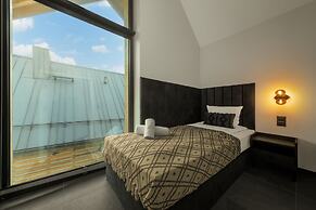 Crystal Pine Luxury Villas Jacuzzi&Sauna
