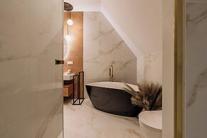 Crystal Pine Luxury Villas Jacuzzi&Sauna