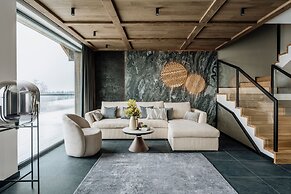 Crystal Pine Luxury Villas Jacuzzi&Sauna