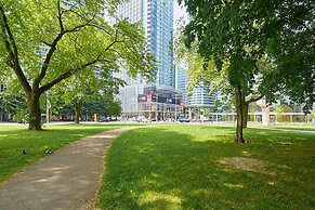 City Escape Suites - Walk to CN Tower