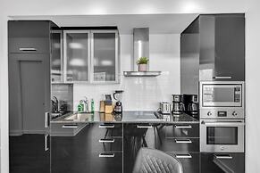 City View Suites - Near CN Tower