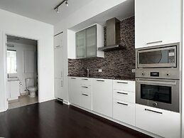 City View Suites - Near CN Tower