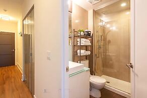 Chic Downtown Suites - By CN Tower