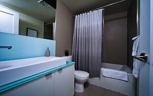 Chic Downtown Suites - By CN Tower