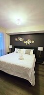 Chic Downtown Suites - By CN Tower