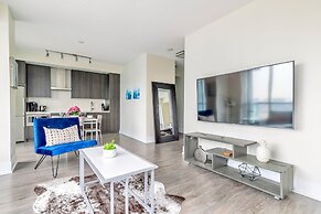 Chic Downtown Suites - By CN Tower