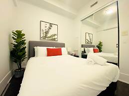 Chic Downtown Suites - By CN Tower