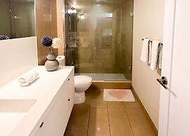 Chic Downtown Suites - By CN Tower