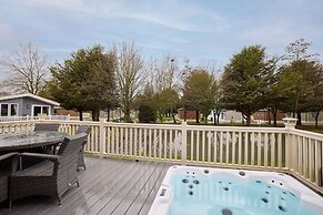Host Stay Crucible Lodge