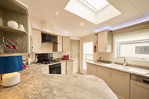 Host Stay Crucible Lodge