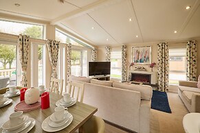 Host Stay Crucible Lodge