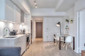 Dundas East Hotel & Suites Toronto