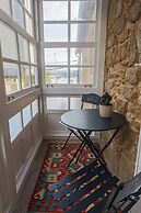 Do Bico Rooms