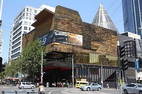 Stylish 2BR Close to Melbourne Central & QV