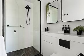 Stylish 2BR Close to Melbourne Central & QV