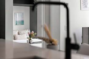 Stylish 2BR Close to Melbourne Central & QV
