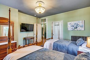 Queen Anne Manor' in Old West End w/ Elevator